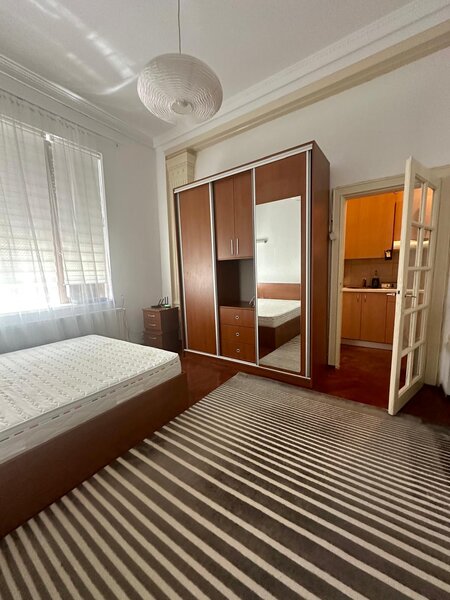 Cismigiu, Piata Kogalniceanu.